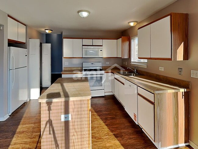 Photo - 300 Annandale Dr