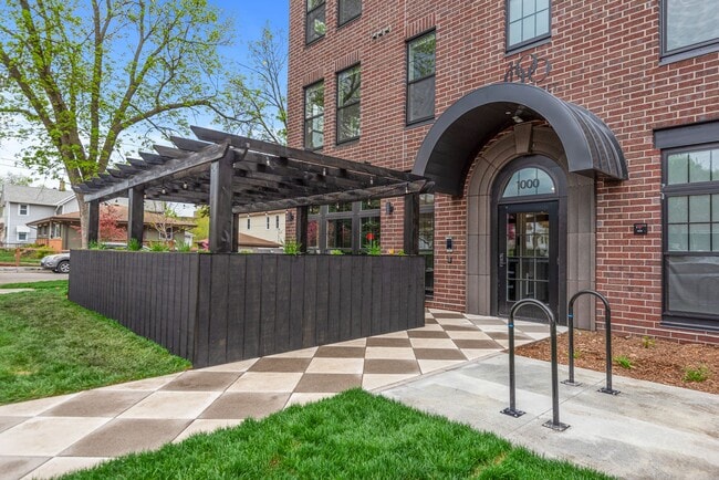 Photo - 1000 Main Street Apartments