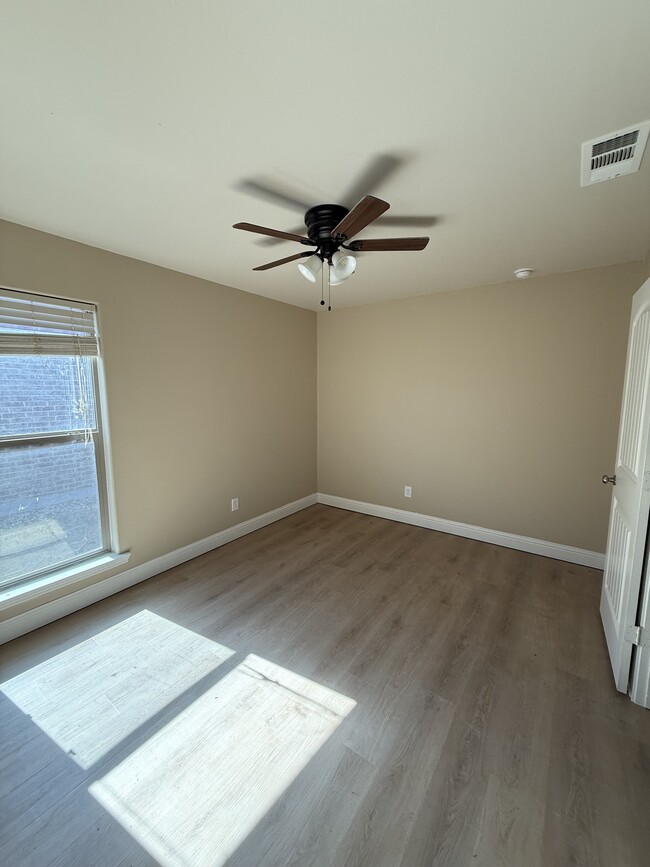 Photo - 10307 Valencia Ave