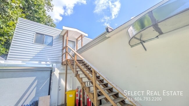 Building Photo - 46909 Yale Rd Unit B