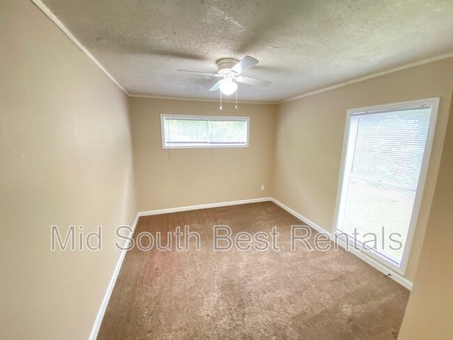 Photo - 1547 Delano Ave