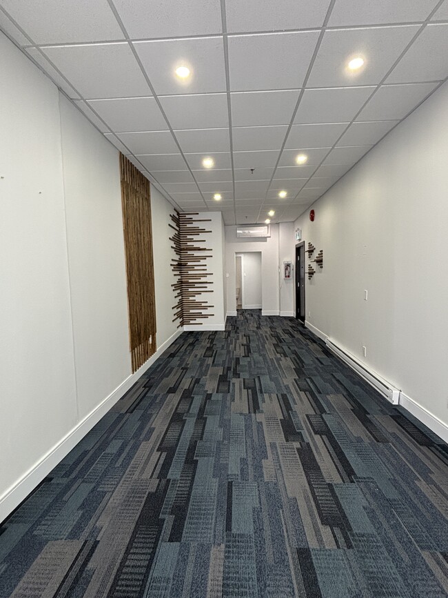 Building Photo - UPDATED COMMERCIAL Unit 2