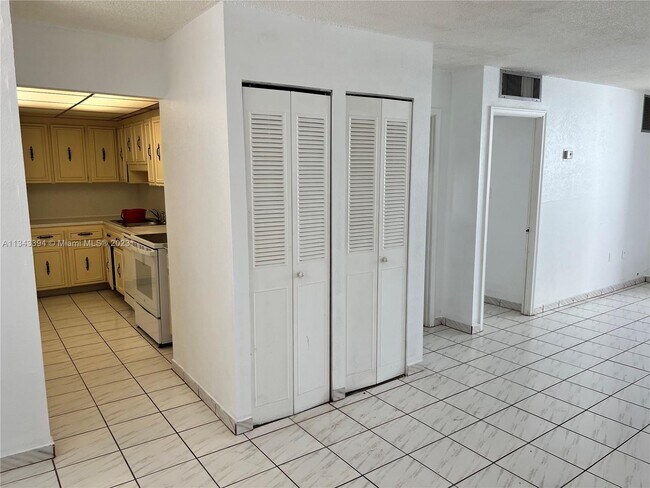 Photo - 1750 James Ave Unidad 7K