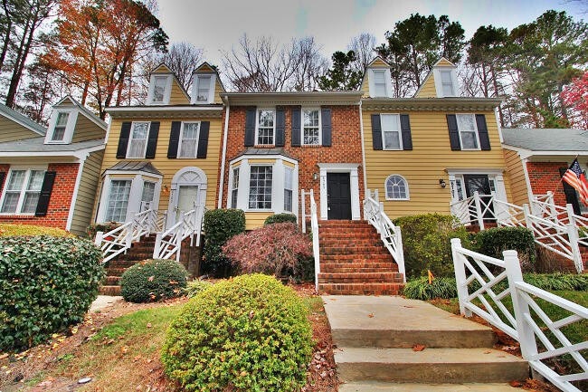 Building Photo - Available Mid-May - Beautiful 2 Bed 2 Ba Townhome in an Amazing West-Raleigh Location!