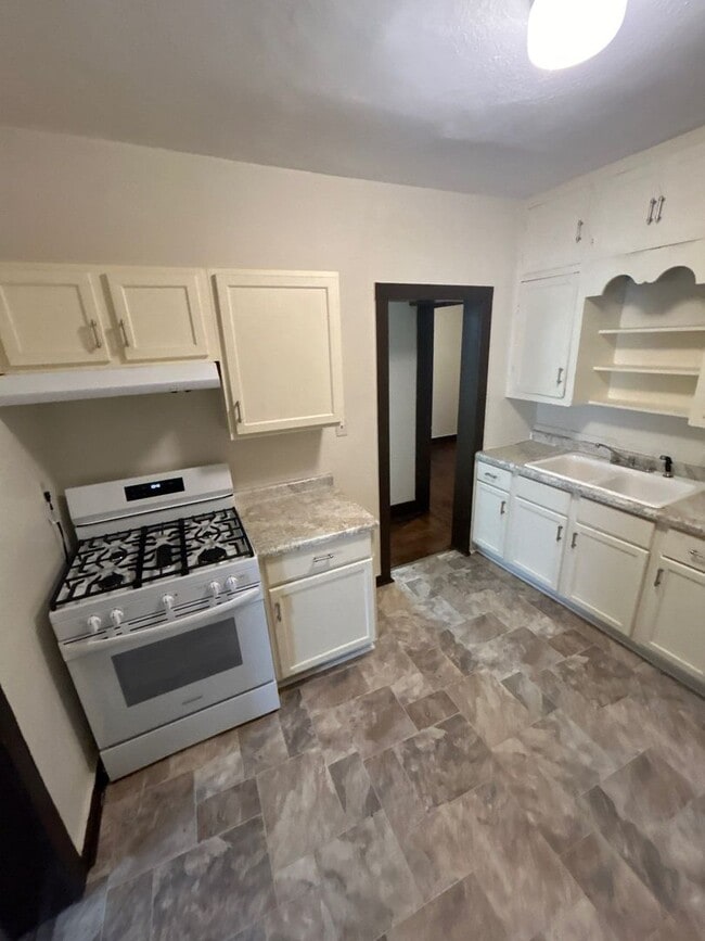 Building Photo - 2950 Dupont Ave N Unit 1 Rental