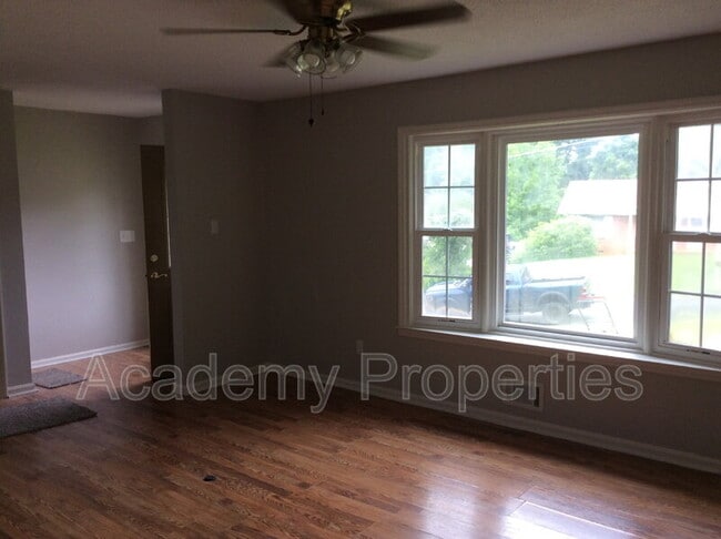 Photo - 1417 Pennel Dr