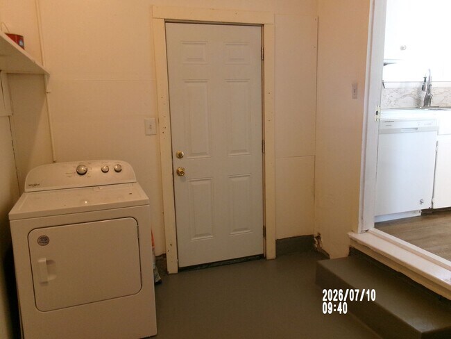 Photo - Very nice Home located in the Carrasland Area!
