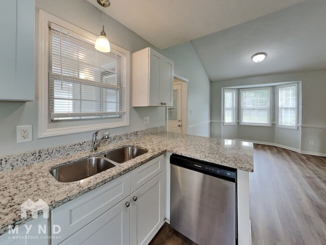 Photo - 104 Carrington Dr