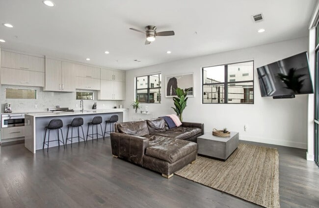 Photo - 2307 N Carroll Ave