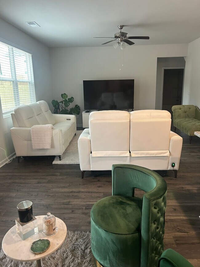 Photo - Beautiful 5 bedroom 2.5 bathroom new construction home