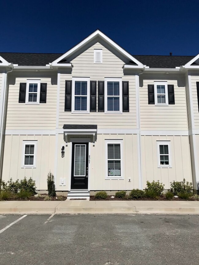 Building Photo - LUXURIOUS HIGH-END 2-story townhome in Market Common - walk to everything!