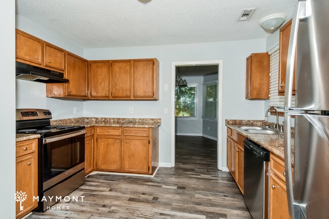 Photo - 104 Huntwood Trail