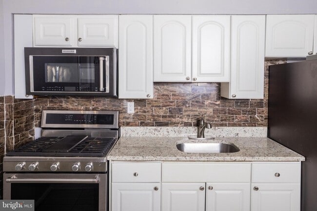 Photo - 8325 Dalesford Rd