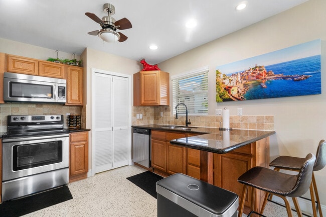 Building Photo - 2757 NE 29th Ave