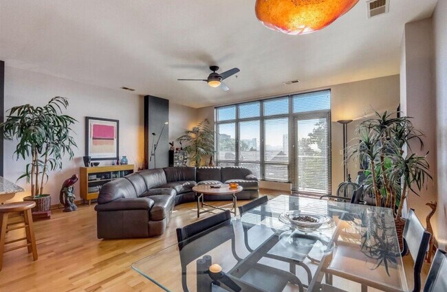 Photo - 601 E Ogden Ave Unit 405