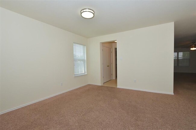 Photo - 807 Estancia Way