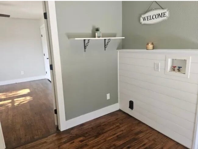 Photo - 719 S Market St