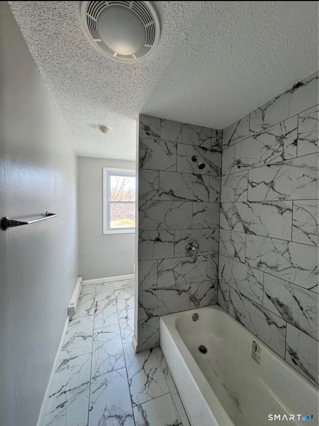 Photo - 682 Old Colony Rd