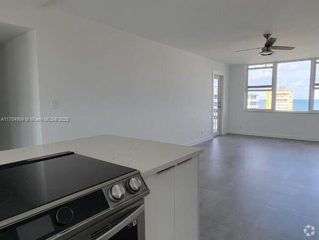 Building Photo - 201 N Ocean Blvd Unit PH11 Rental