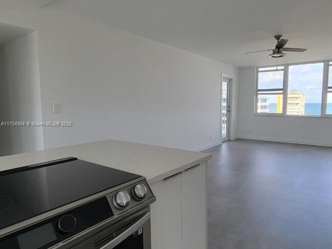 Photo - 201 N Ocean Blvd Unidad PH11 Rental