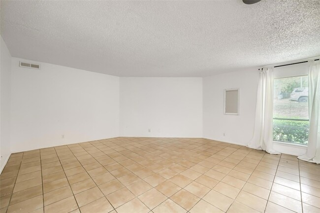 Photo - 6810 Thorncliffe Dr Unit A