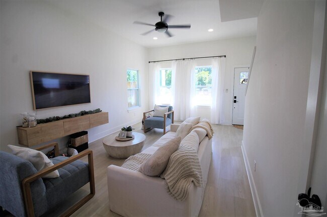 Photo - 5245 Viking Rd