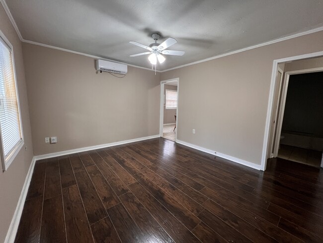 Photo - 5152 Enterprise St