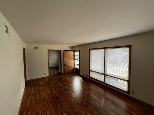 Photo - 122 N Joann St