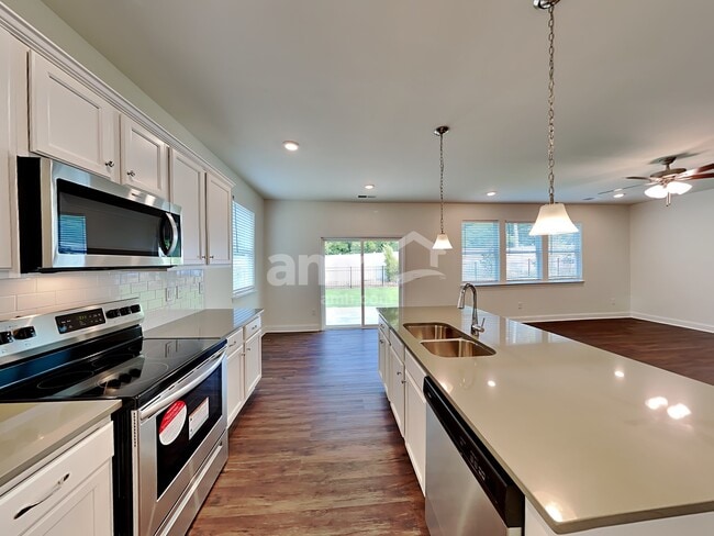 Photo - 829 Carnaby Ln