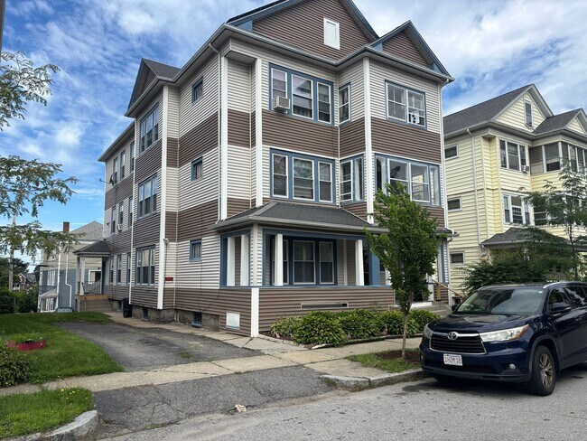 Photo - 17 N Woodford St Unidad 1