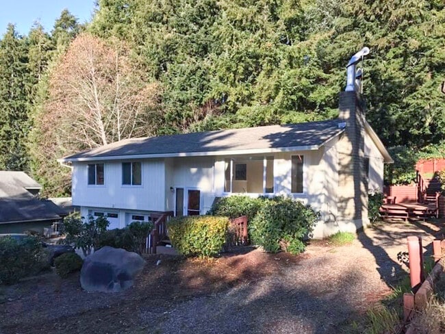 Photo - 913 NE Lakewood Dr
