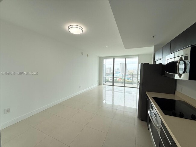 Photo - 90 SW 3rd St Unidad 1809