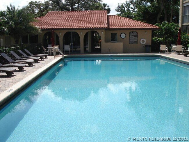 Building Photo - 950 Ponce De Leon Rd Unit 5010