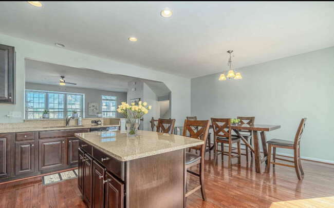 Dinning - 111 Tulip Ln Townhome