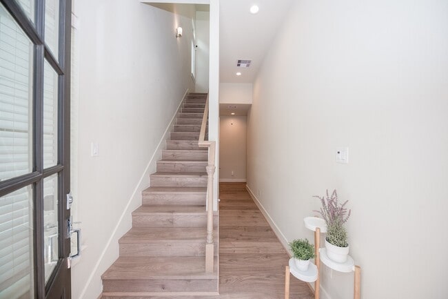 Photo - 5209 Allen St
