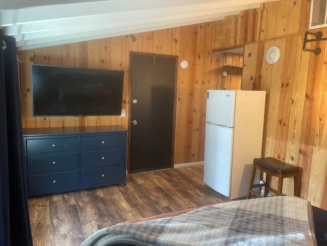 1097 Club View Dr Unit 4