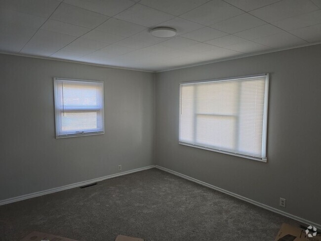 Building Photo - Freshly Updated 2 bedroom with Detached Ga... Rental