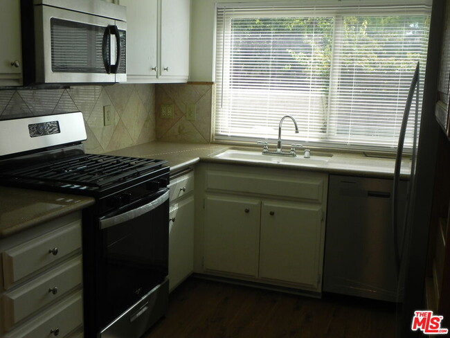Photo - 879 Coriander Dr