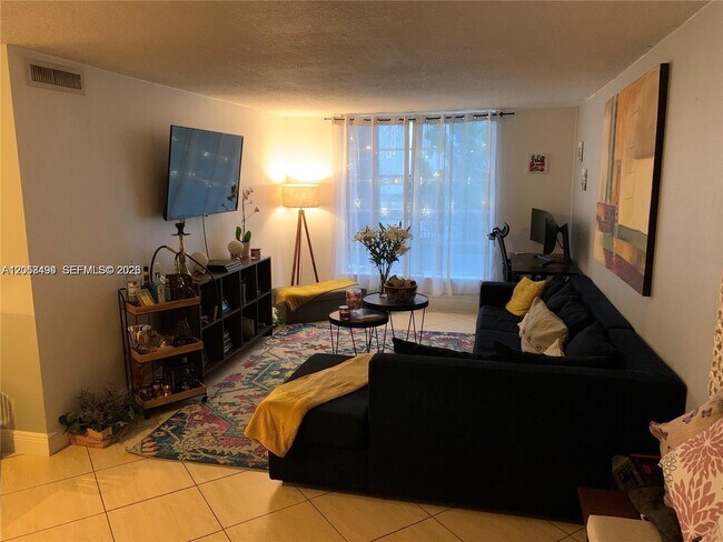 Photo - 210 SW 11th St Unit 204