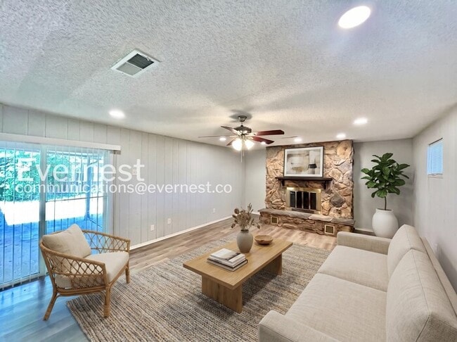 Photo - 1505 Hanover Dr