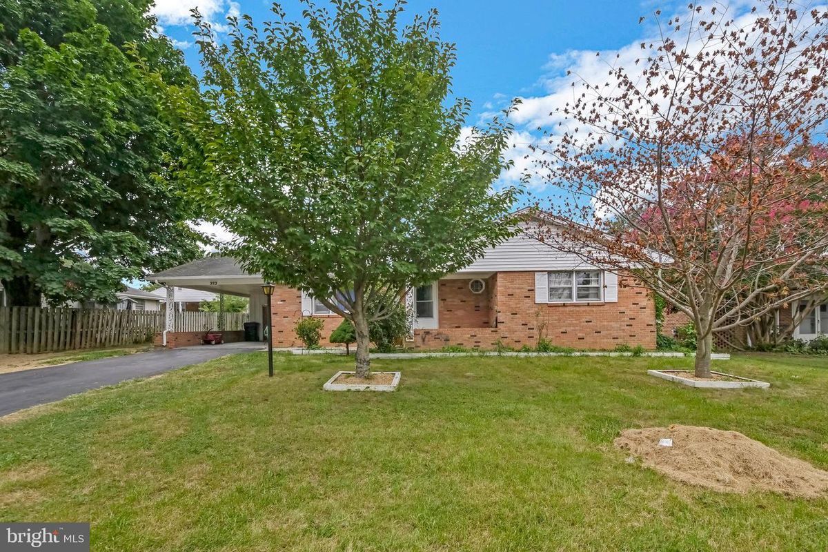 Photo - 323 RUSSELCROFT Rd