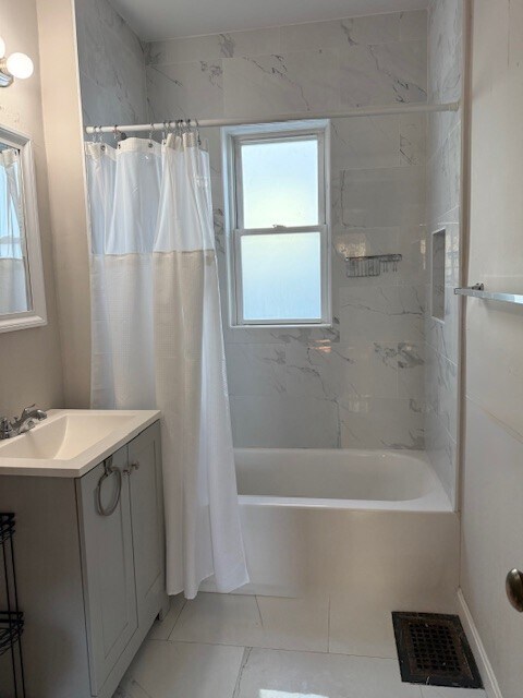 Building Photo - 129 Pleasant St Unit 3