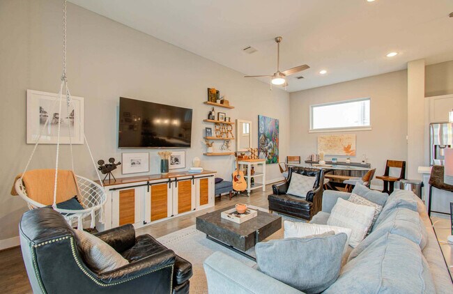 Photo - 2018 Crockett St Unit ID1029793P