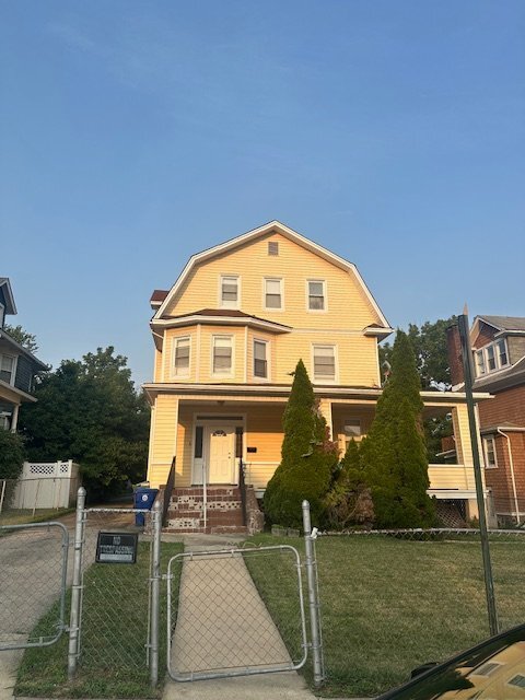 2707 Roslyn Ave