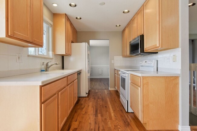 Photo - 2180 S Estes St