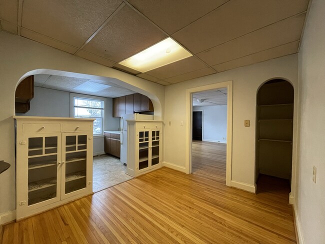 Building Photo - 1019 S Farwell St