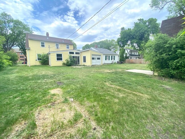 Photo - 5 bed 1.5 Bath Single Family Home! Near NDSU!