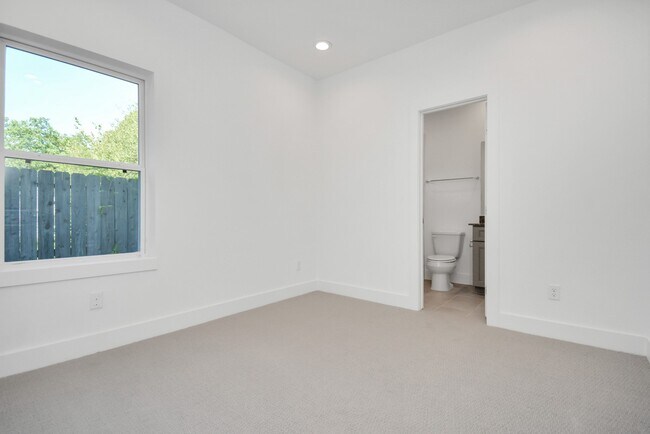 Photo - 420 Janisch Rd