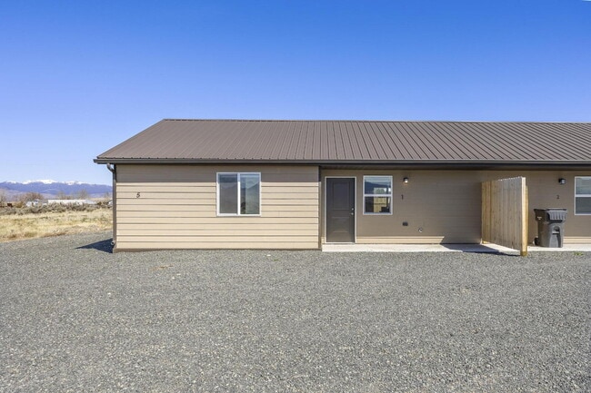 Building Photo - Newer Duplex for Rent Between Twin Bridges and Sheridan! Unit 1