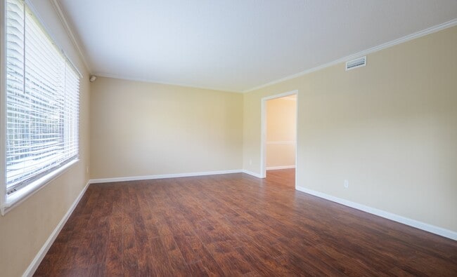 Photo - 4104 Lantern Ln